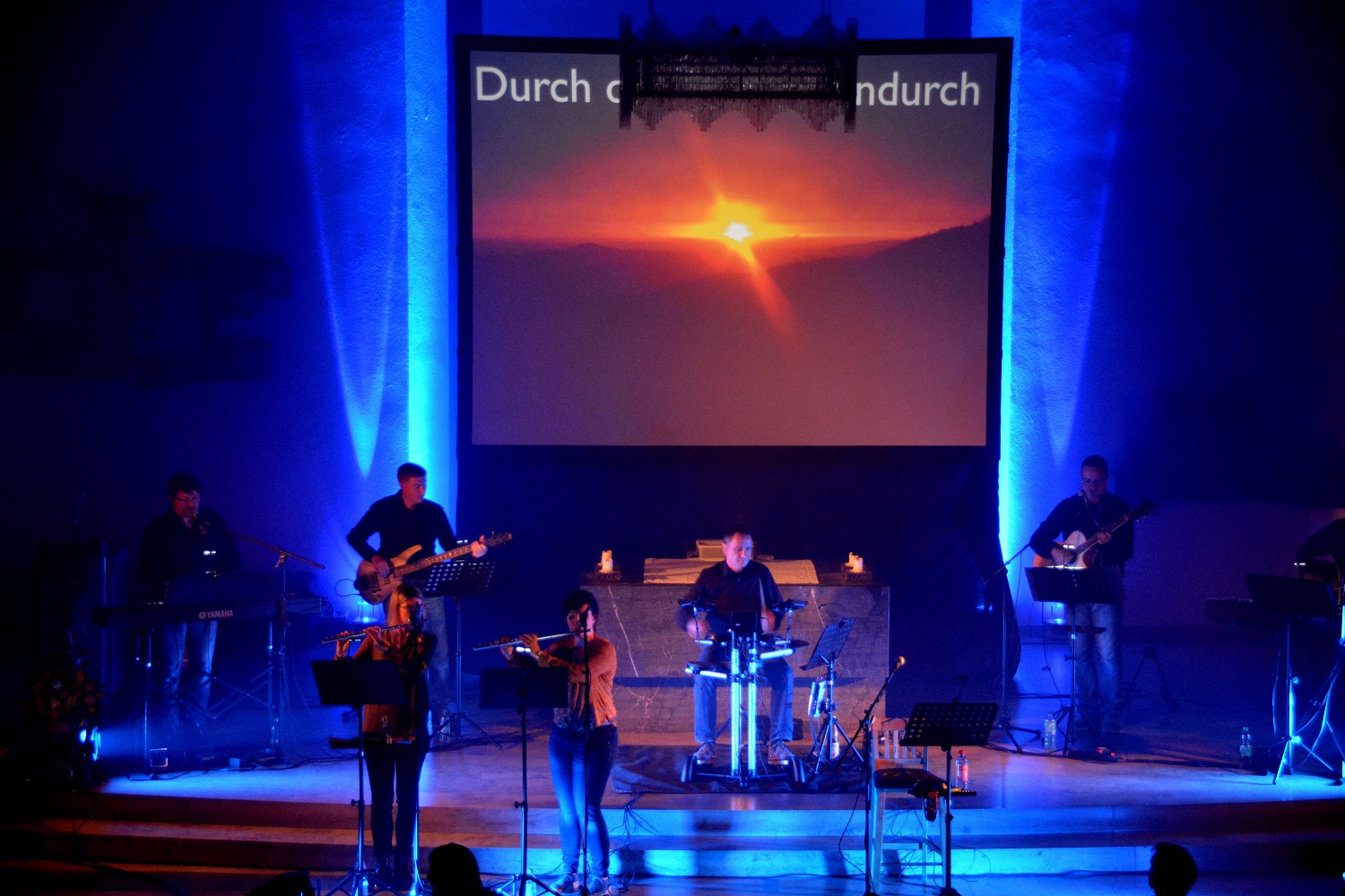 Bunte Lebensfarben in der St.-Josef-Kirche mit "variabel" am 13.10.2018 - © Erhard Wiesmann