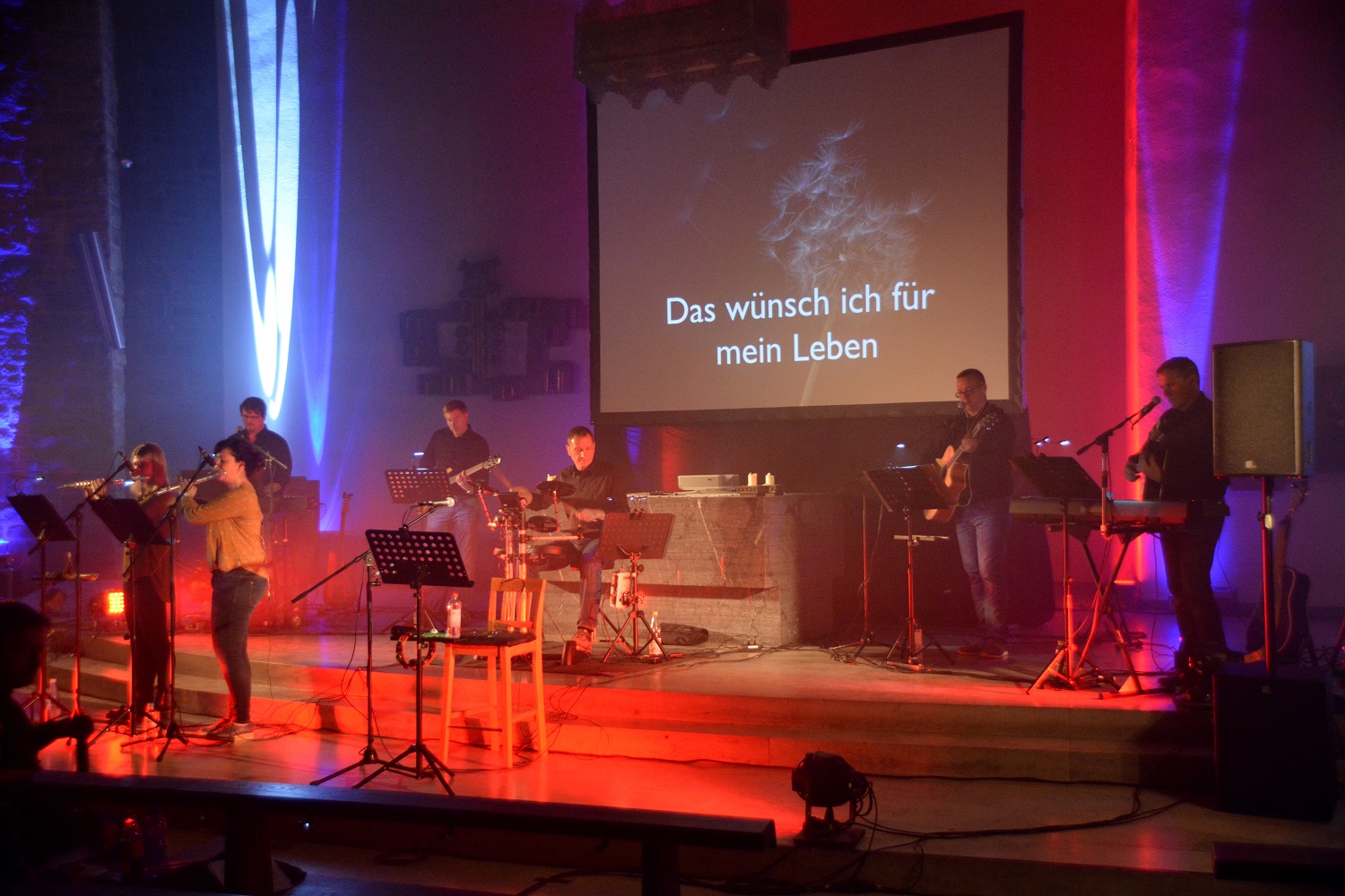 Bunte Lebensfarben in der St.-Josef-Kirche mit "variabel" am 13.10.2018 - © Erhard Wiesmann