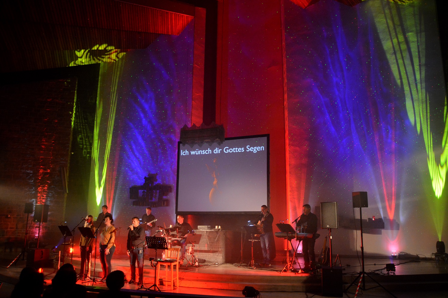 Bunte Lebensfarben in der St.-Josef-Kirche mit "variabel" am 13.10.2018 - © Erhard Wiesmann